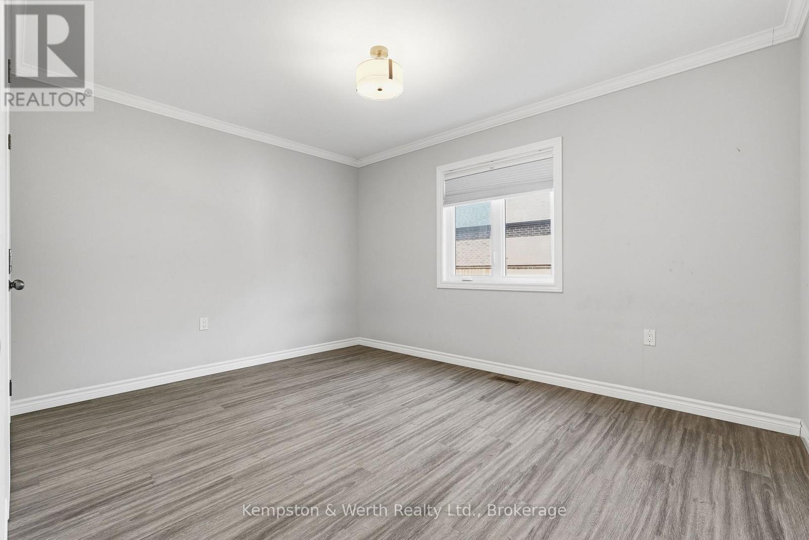 645 DAVIDSON AVENUE S - 27