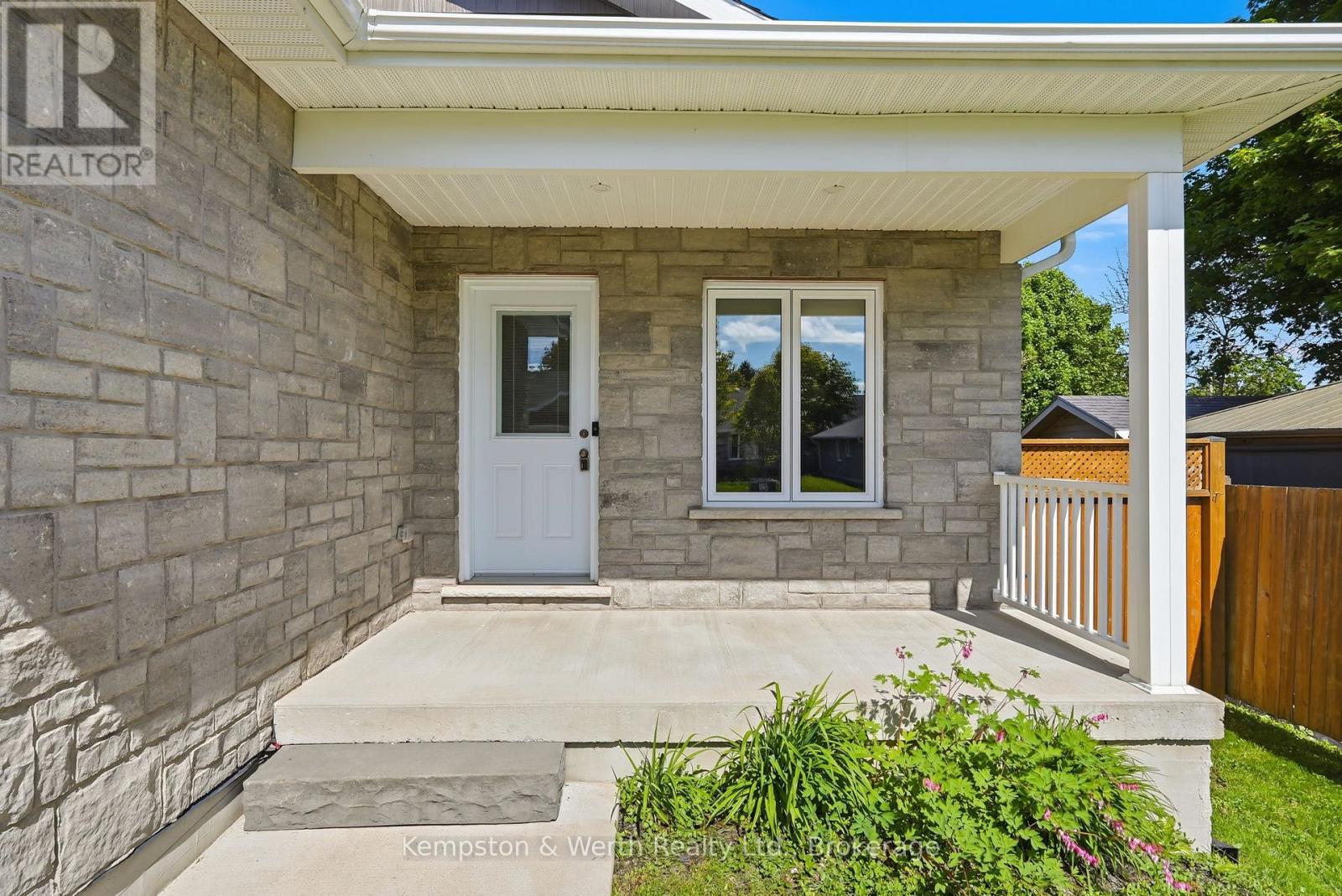 645 DAVIDSON AVENUE S - 3