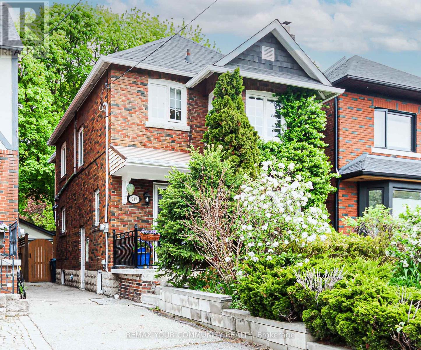 Listing photo of 212 WANLESS AVENUE