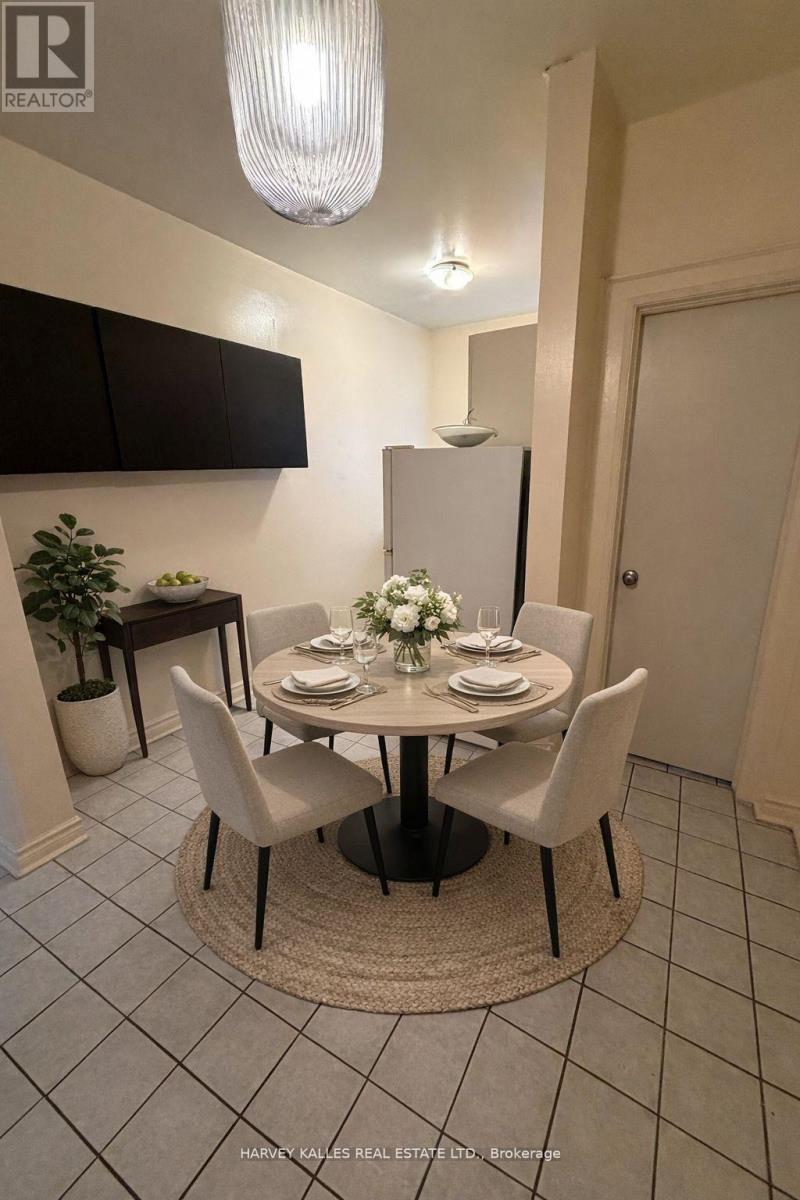 Virtual staging eat-in kitchen