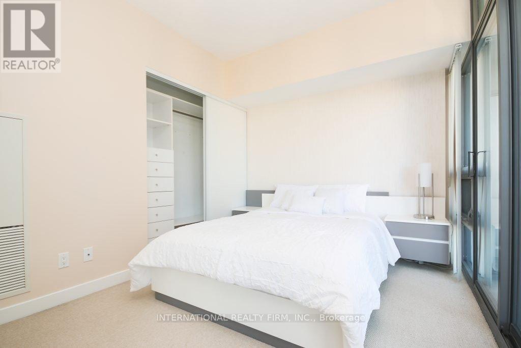 901 - 33 CHARLES STREET E