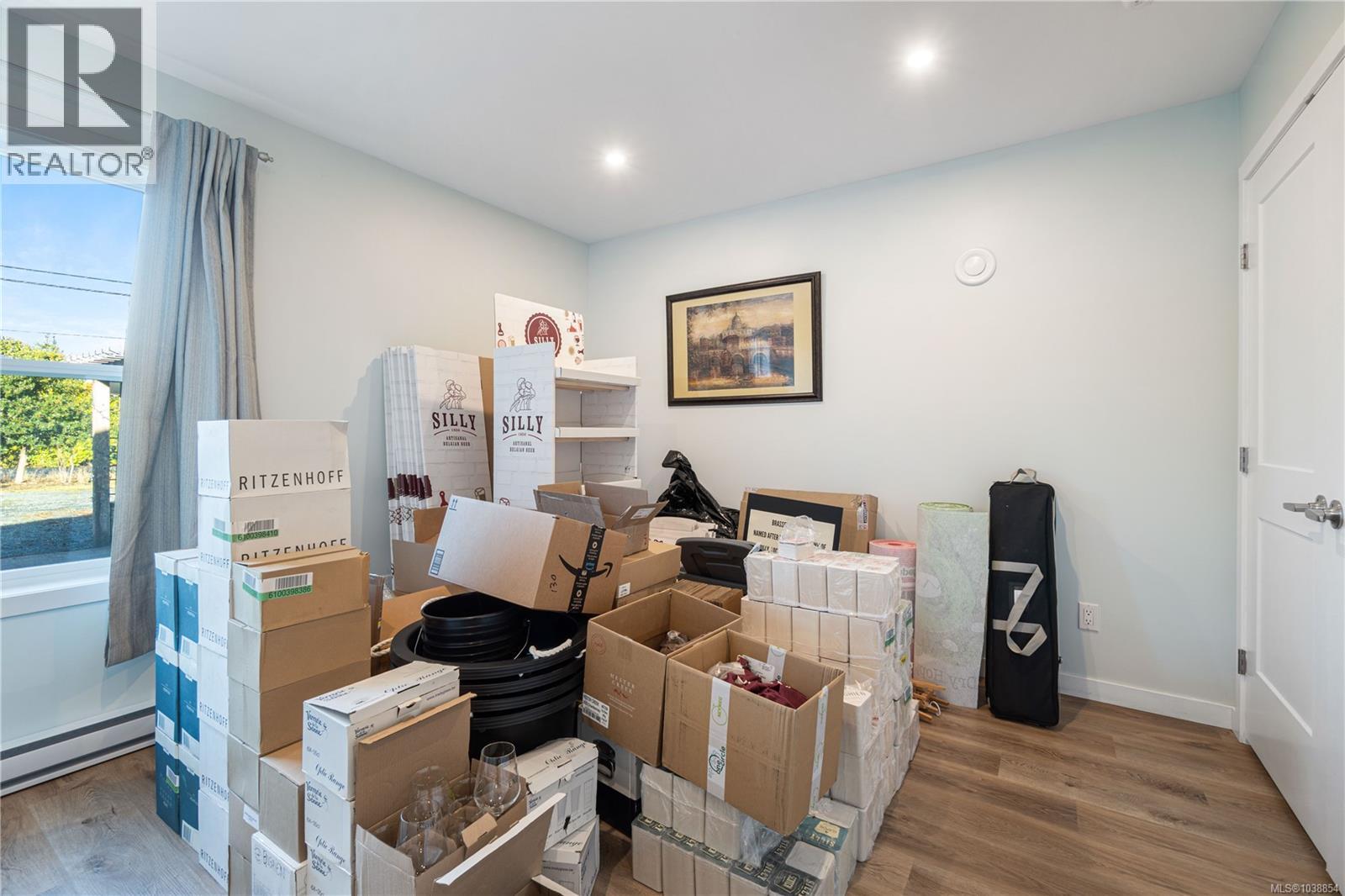 3872 Island Hwy W - 61