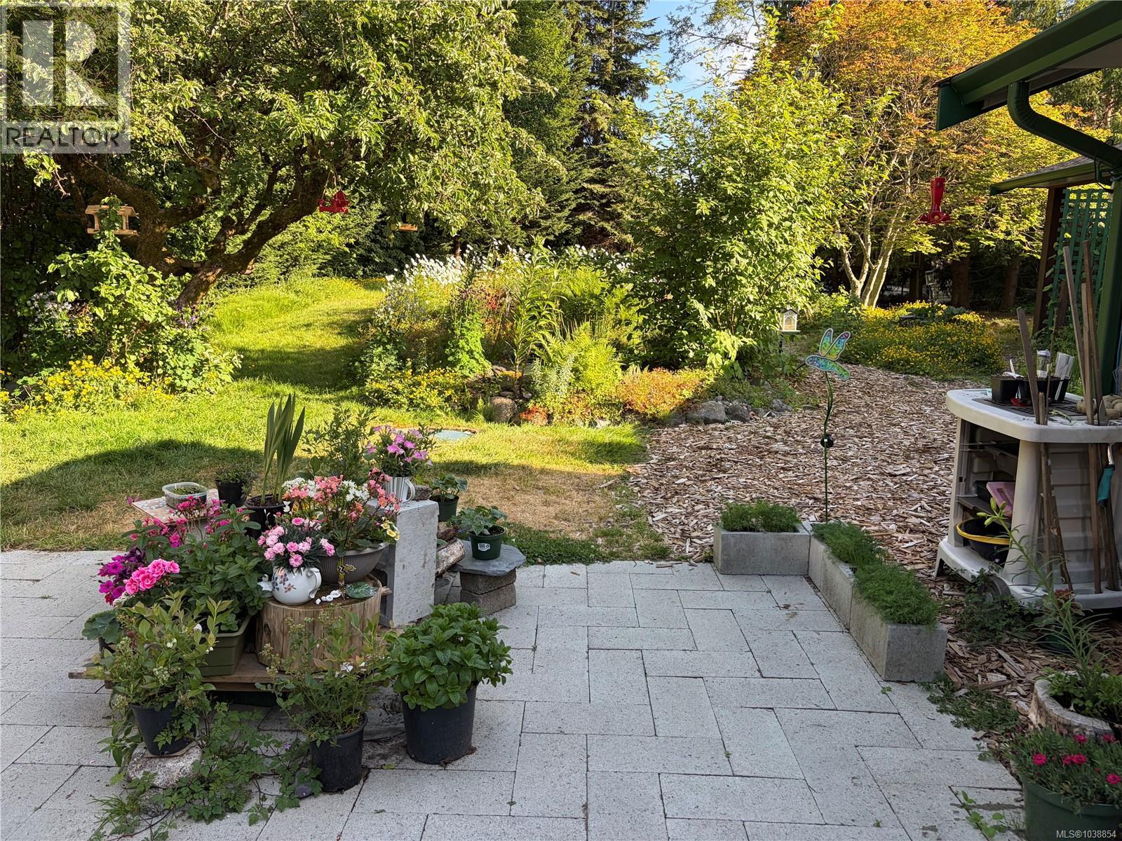 3872 Island Hwy W - 74