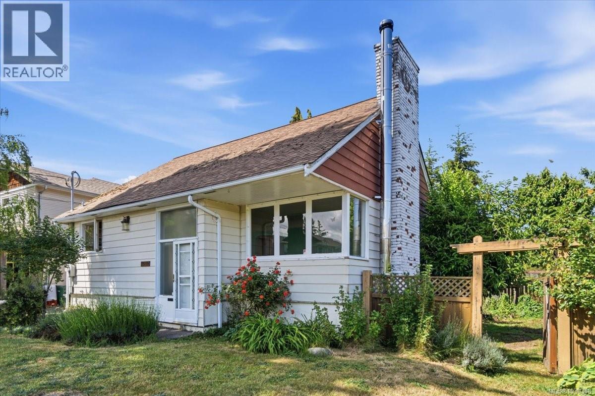 1032 Moyse Cres - Image 2