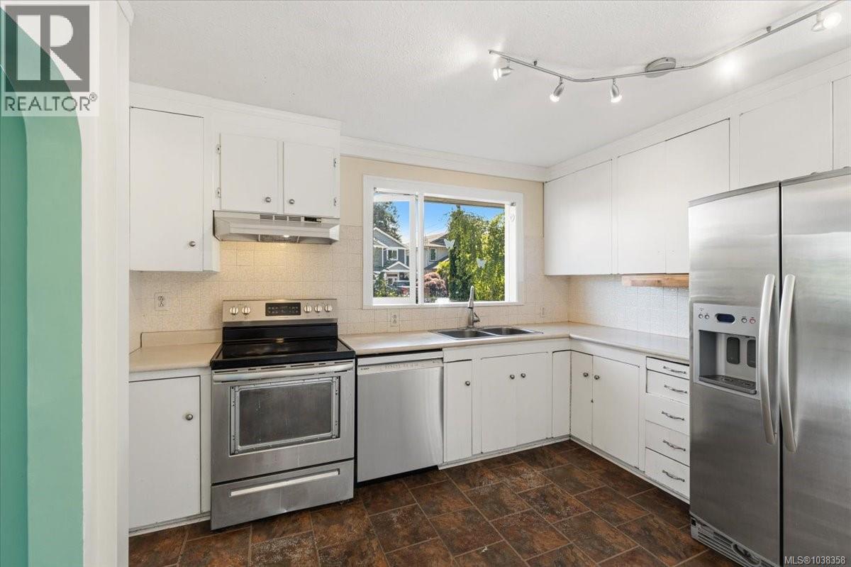 1032 Moyse Cres - 4