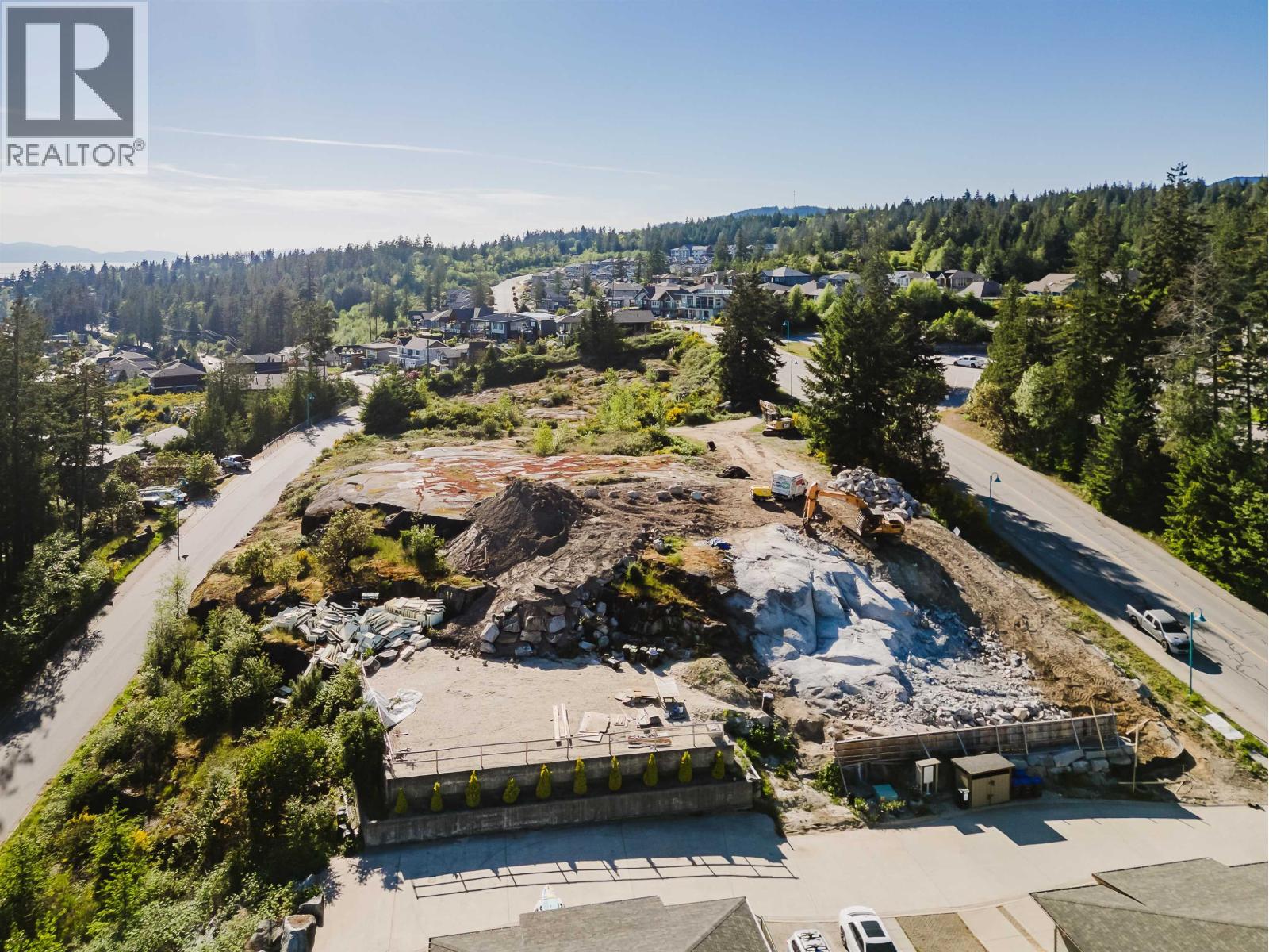 5883 COWRIE STREET, Sechelt