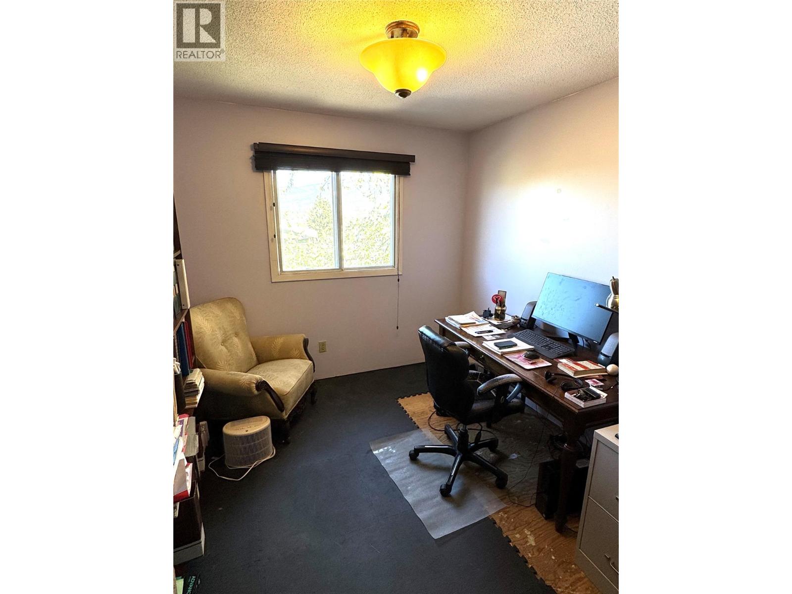 3928 15 Crescent - 30