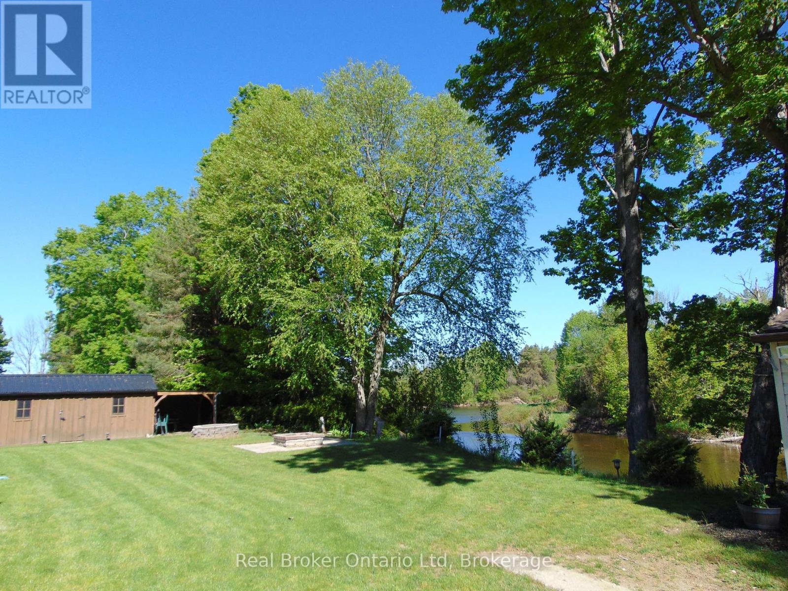 16 TWIN RIVER DRIVE N - 4