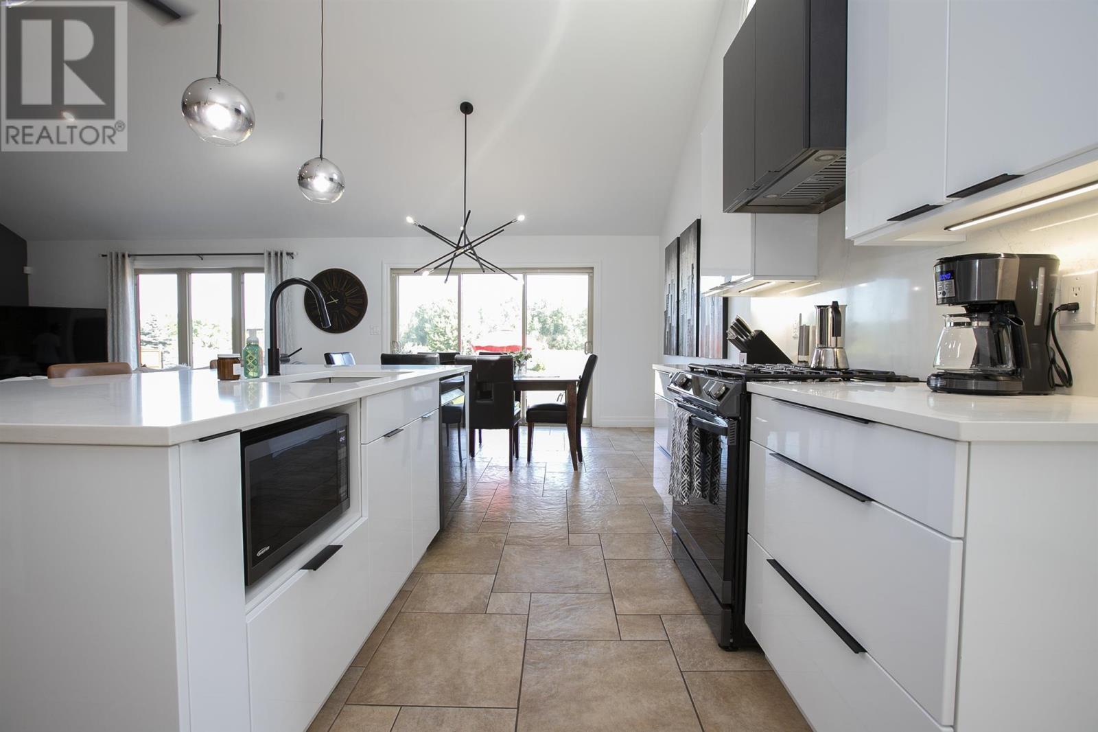 1178 Third LIN W - 25