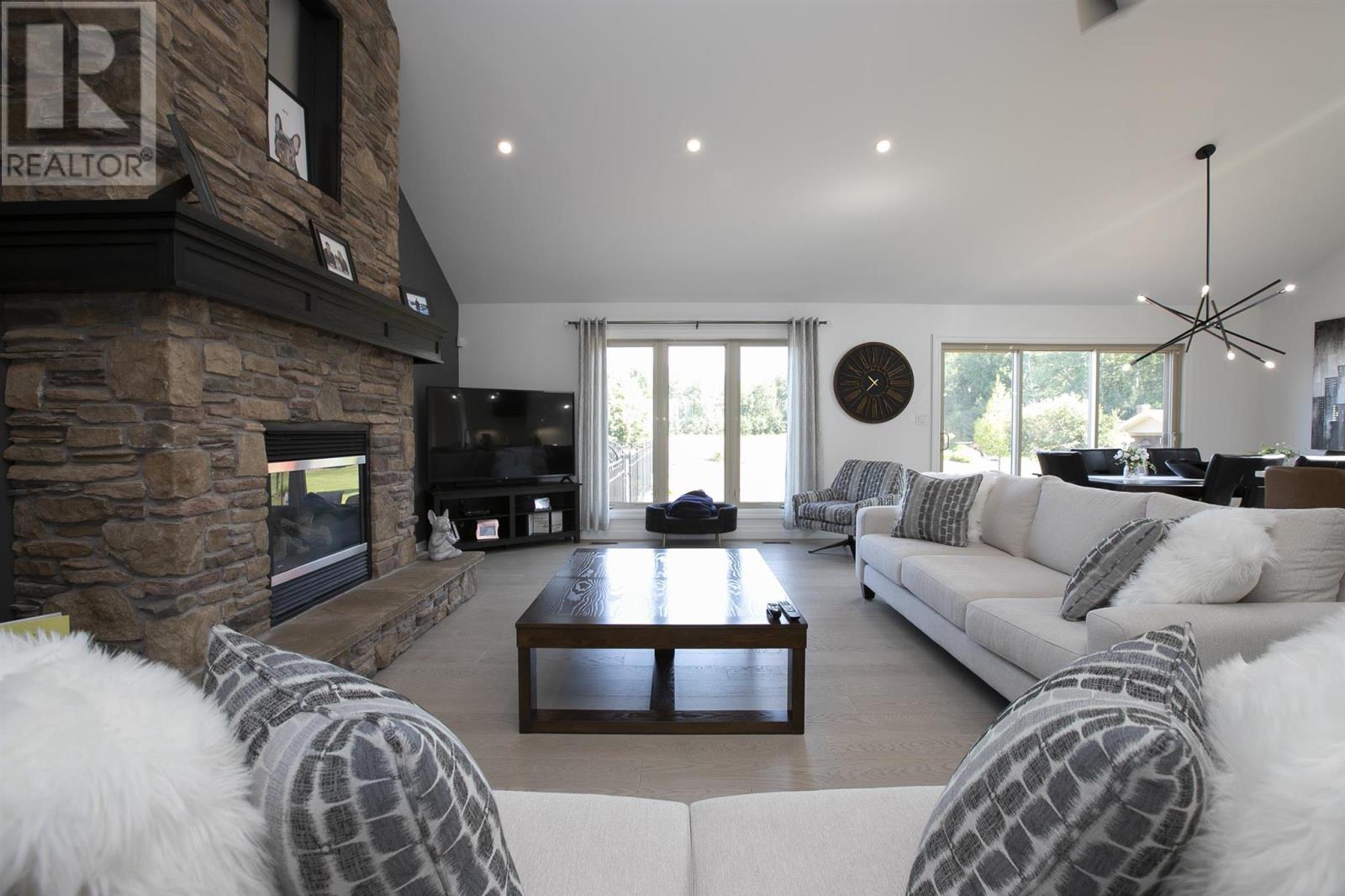 1178 Third LIN W - 19
