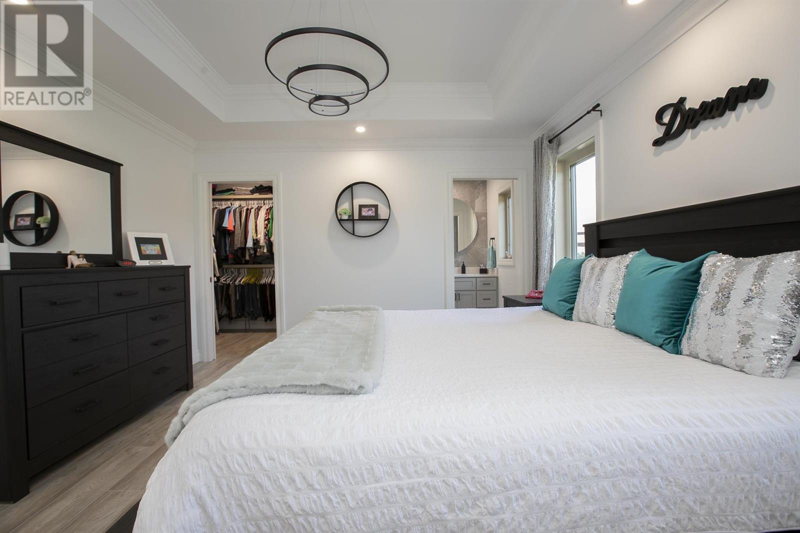 1178 Third LIN W - 29