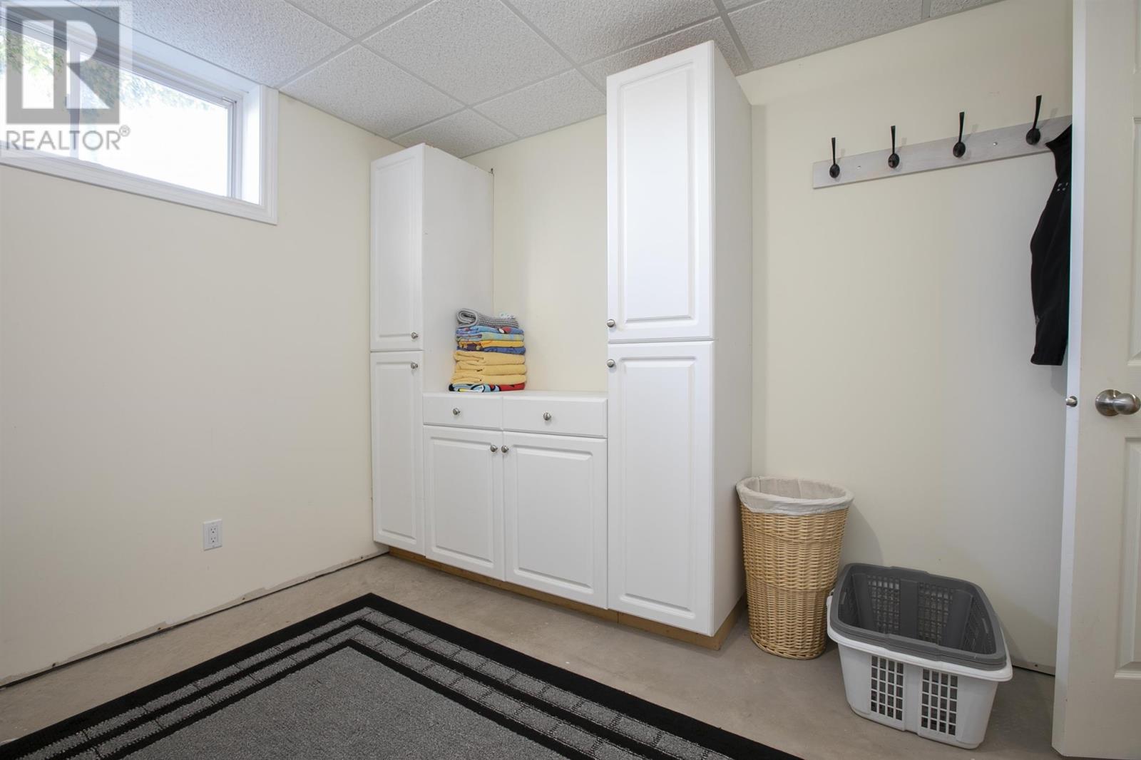 1178 Third LIN W - 48