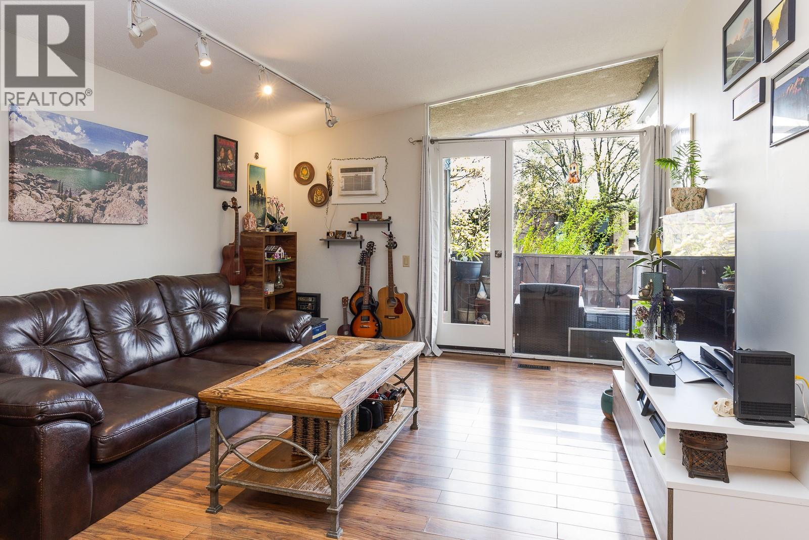 #11 353 Boyce Crescent - 1