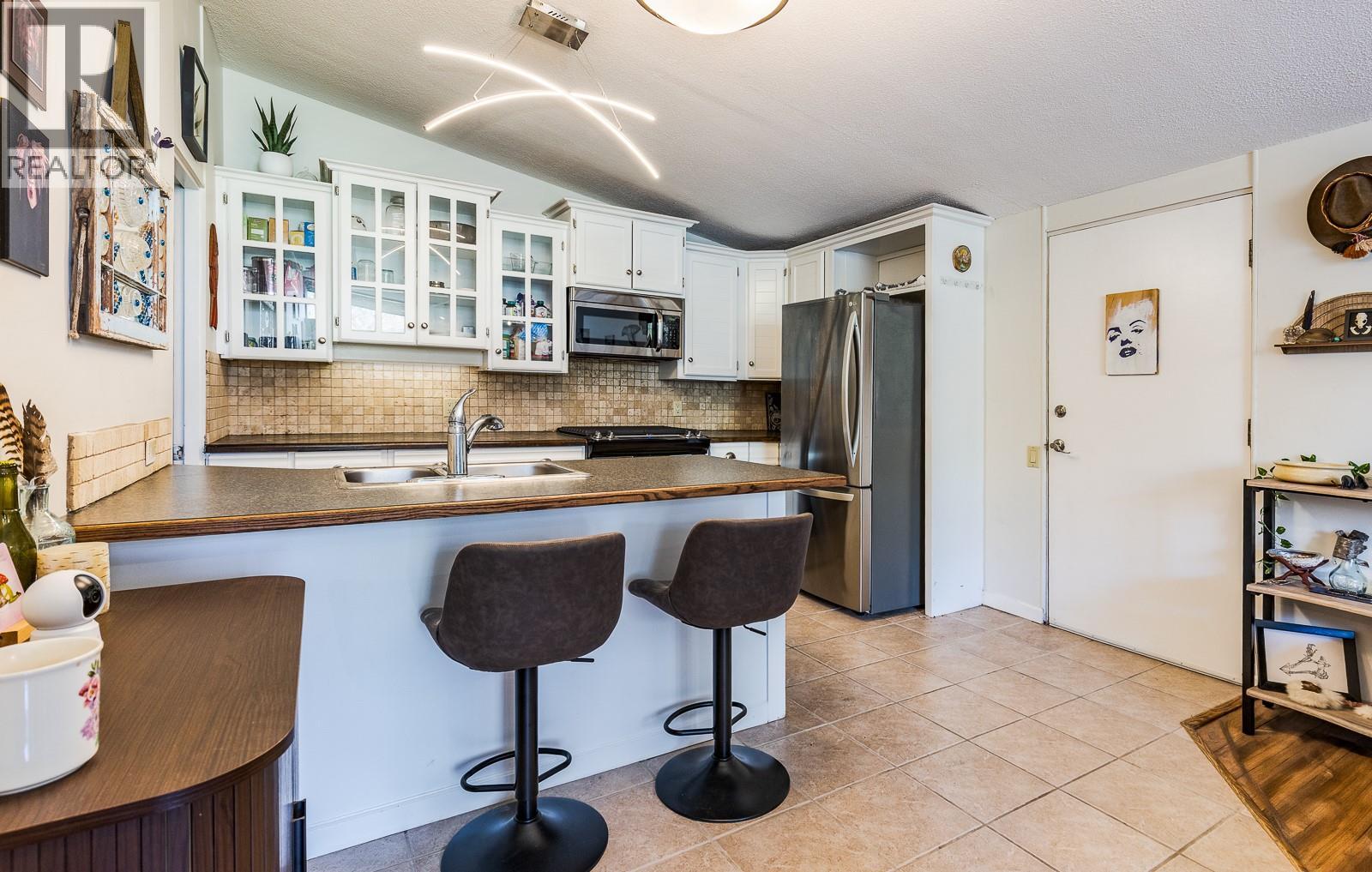 #11 353 Boyce Crescent - 5