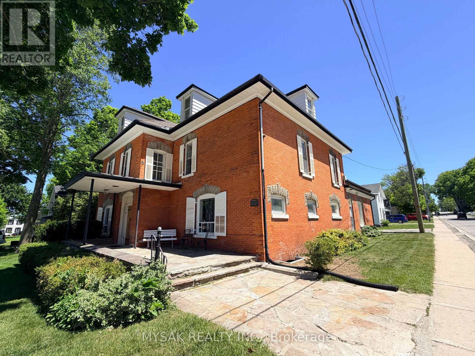 315 CENTRE STREET