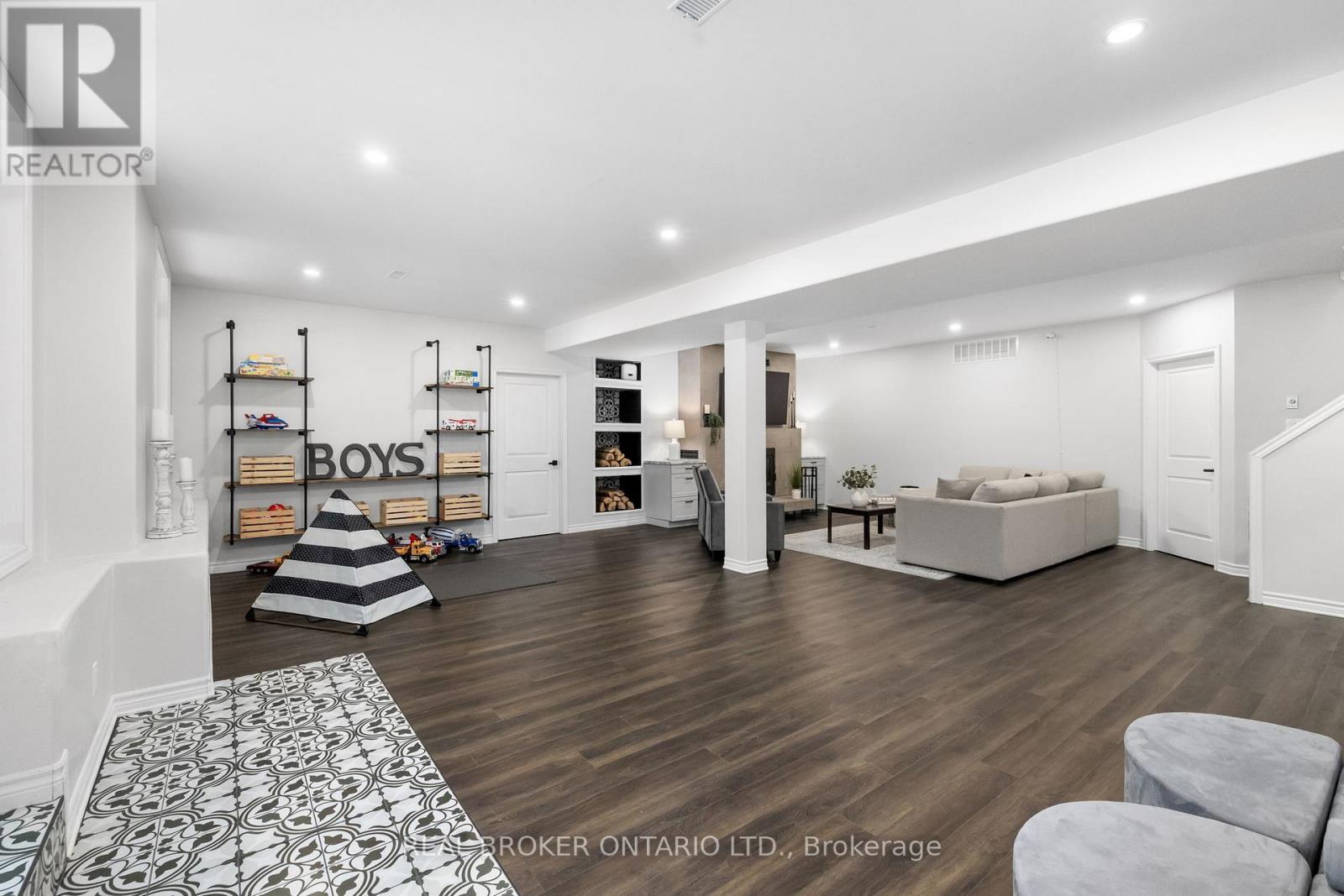 265 JUSTIN DRIVE - 27