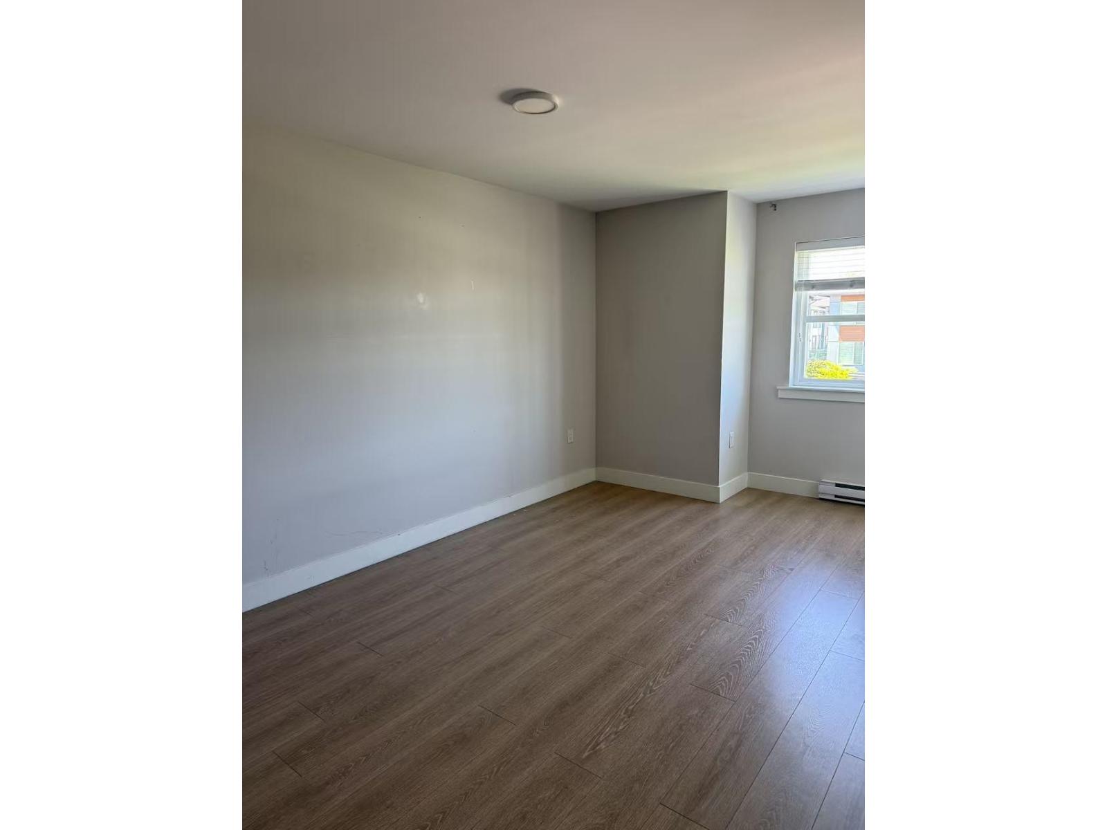House in Langley - Image 14
