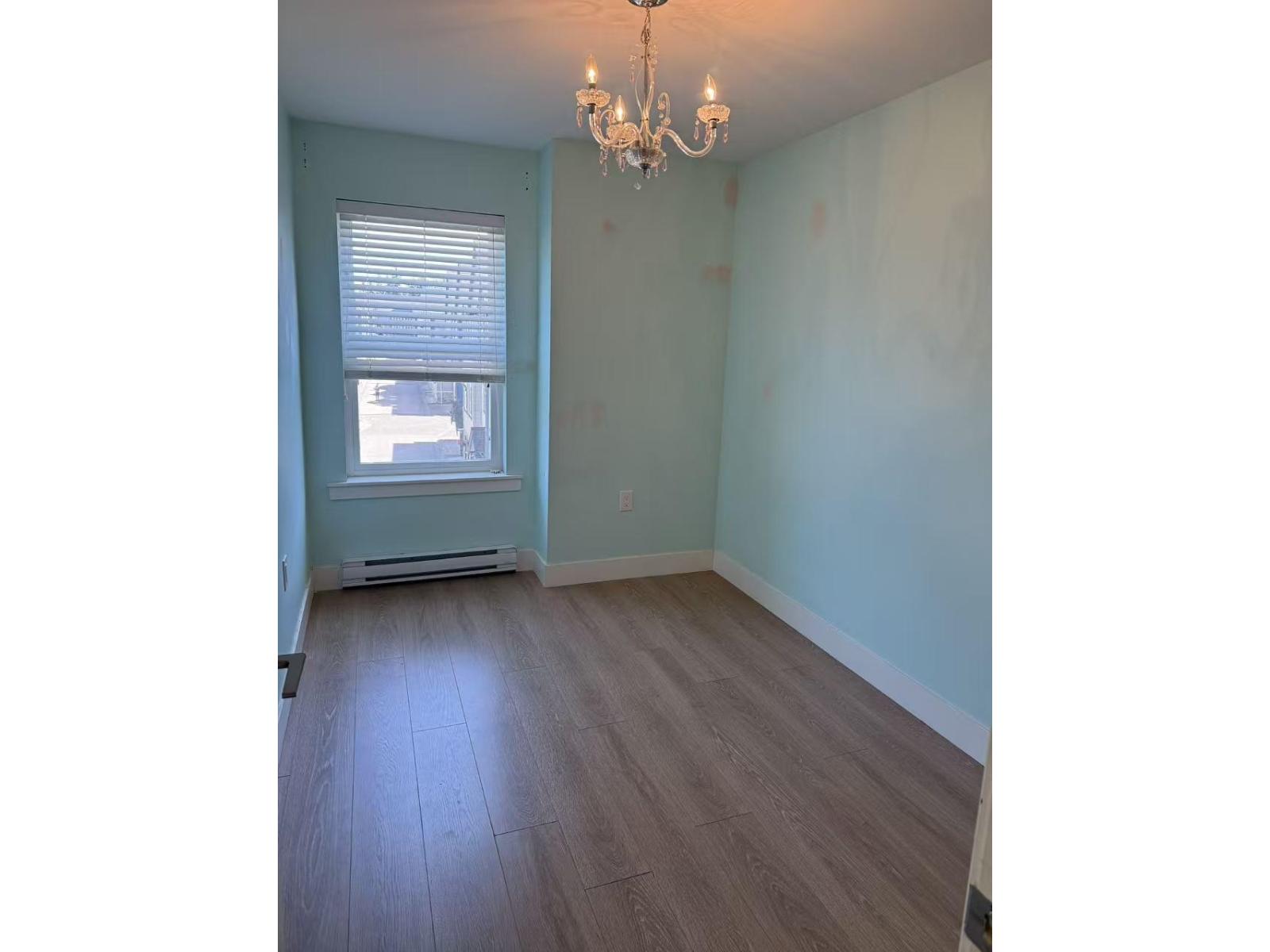 House in Langley - Image 6