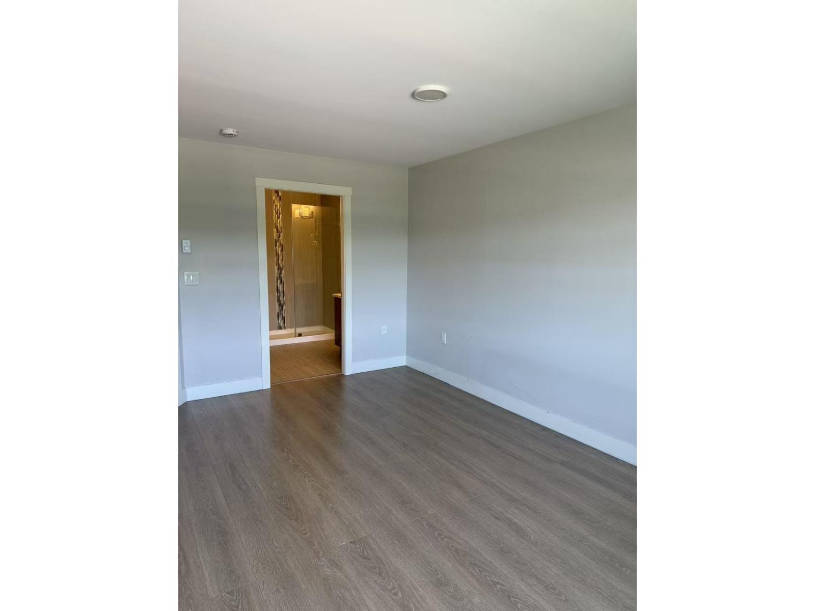 House in Langley - Image 20