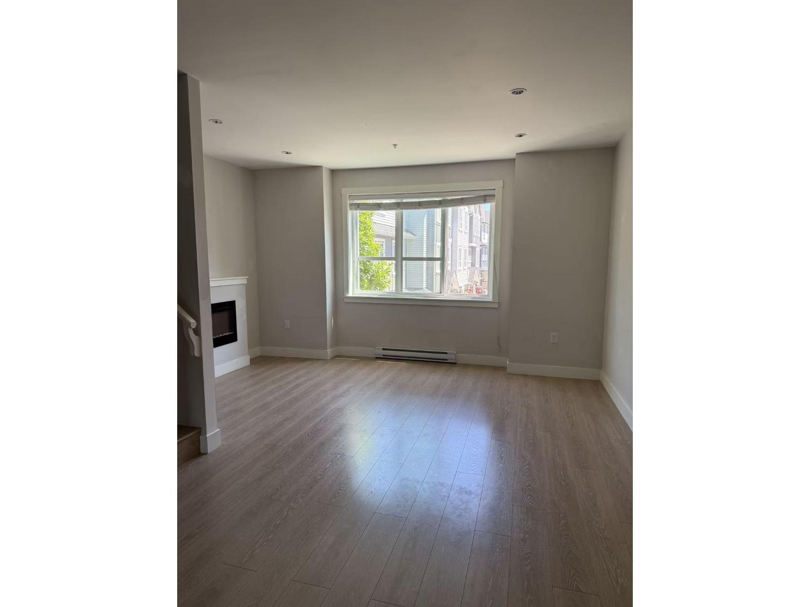 House in Langley - Image 19