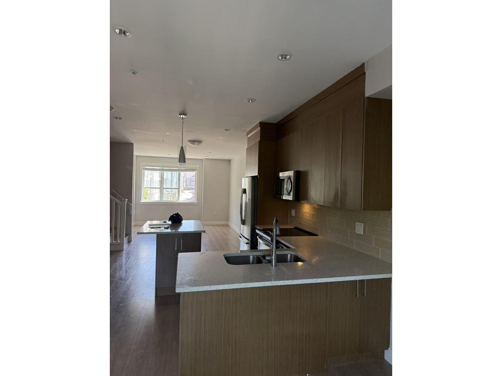 House in Langley - Image 12