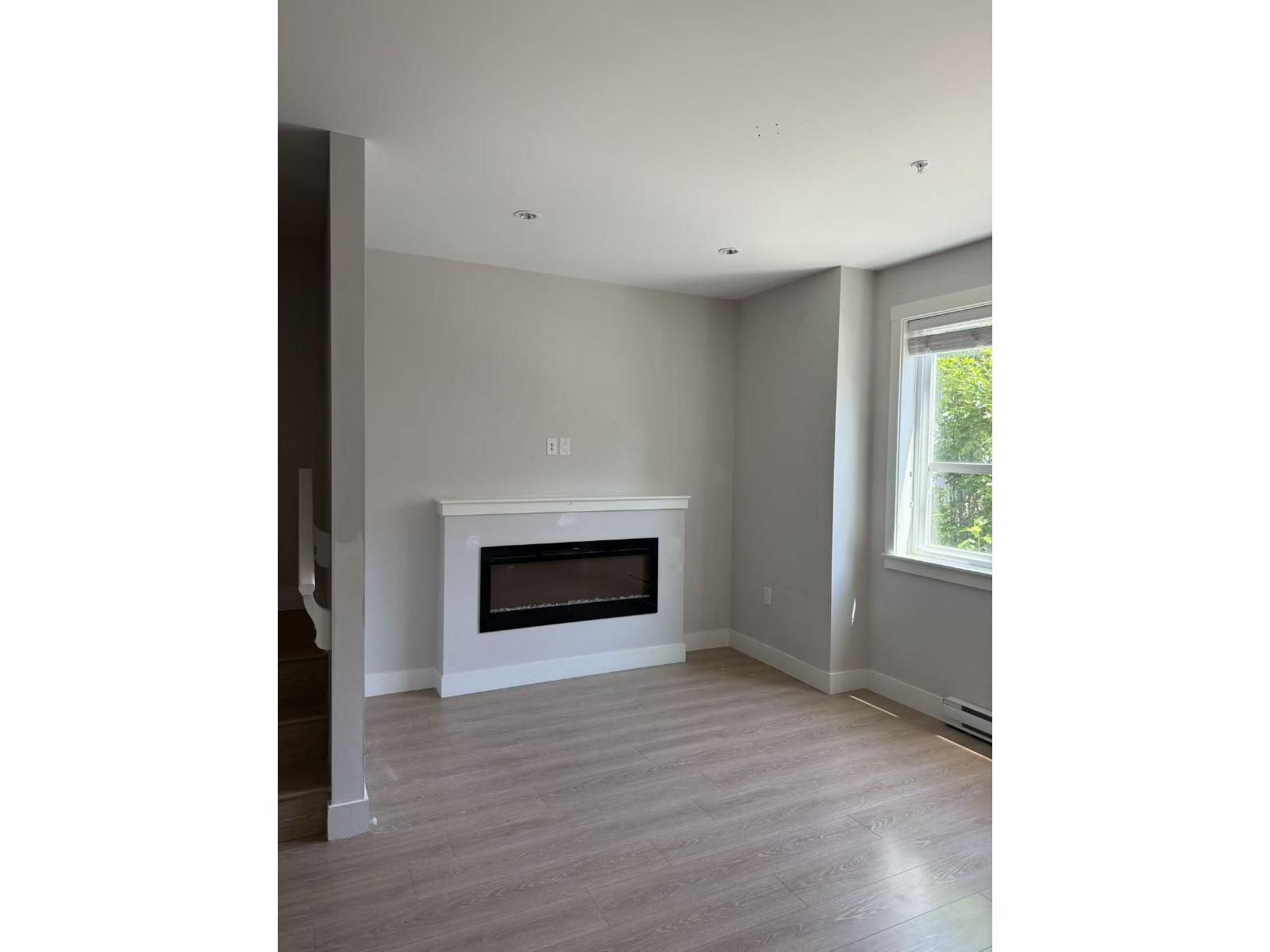 House in Langley - Image 7