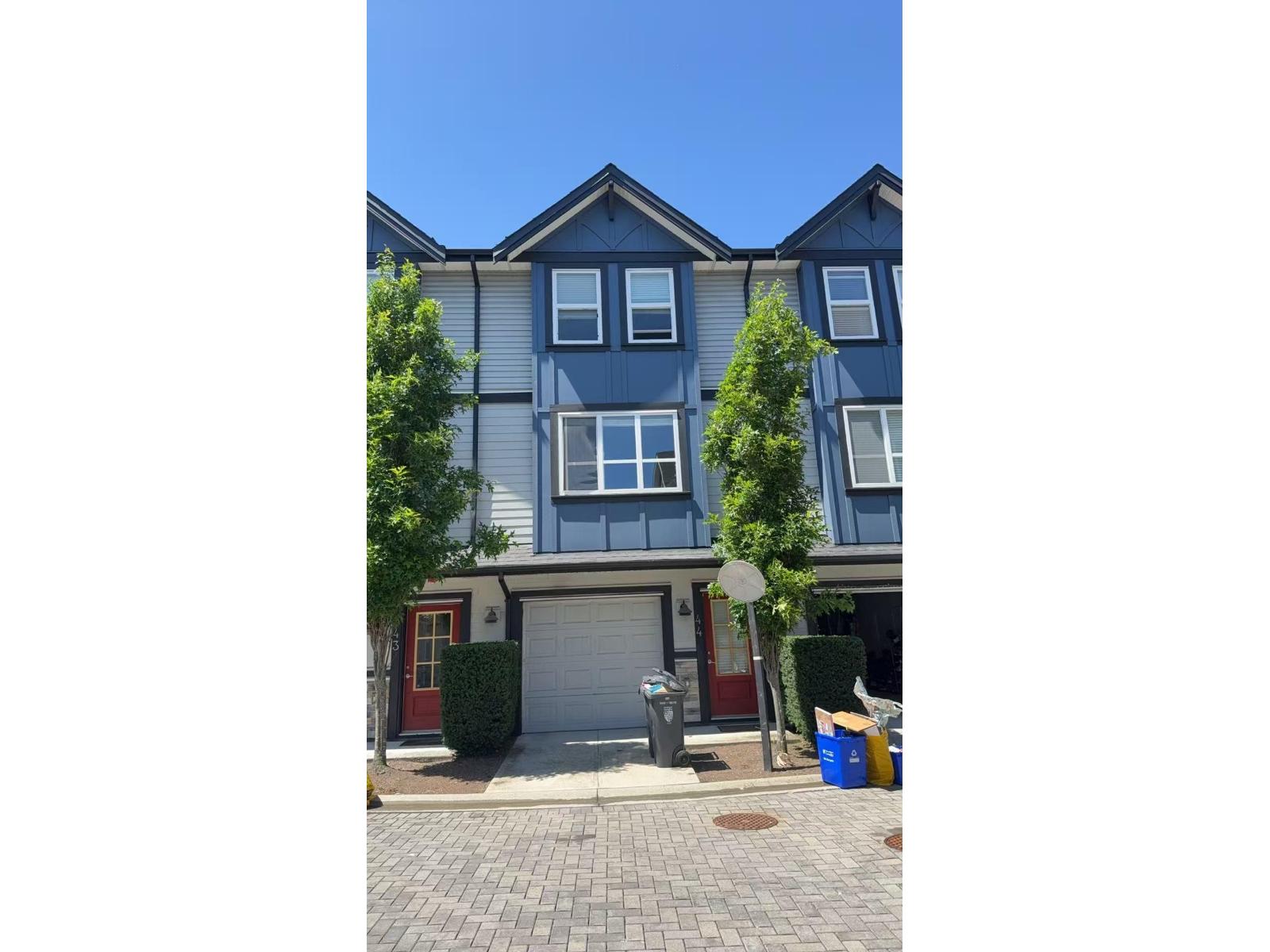 House in Langley - Image 11