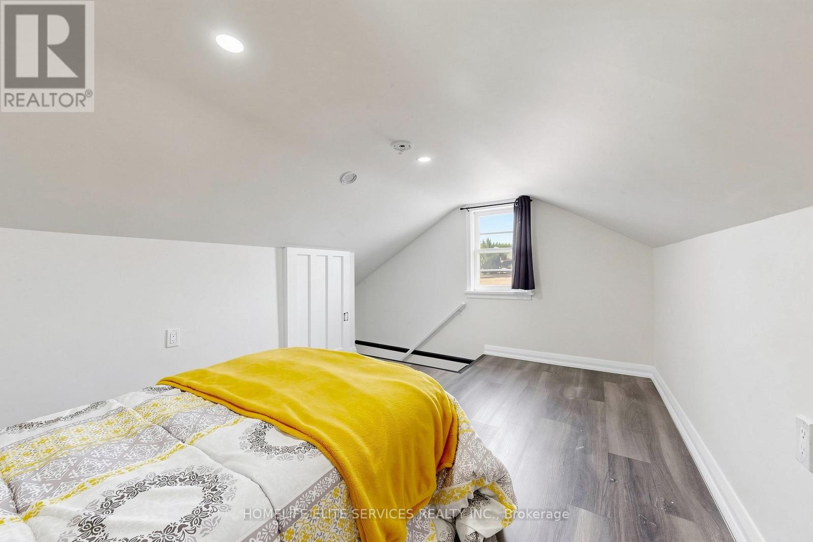 223 BLOOR STREET E - 32