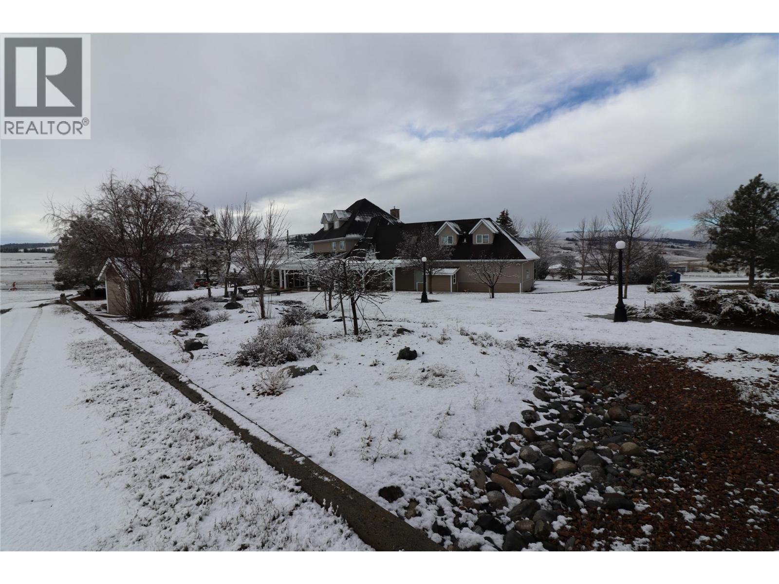 3100 PRINCETON KAMLOOPS Highway - 27