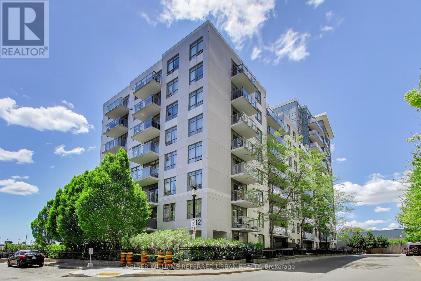 #815 812 LANSDOWNE AVENUE - 13
