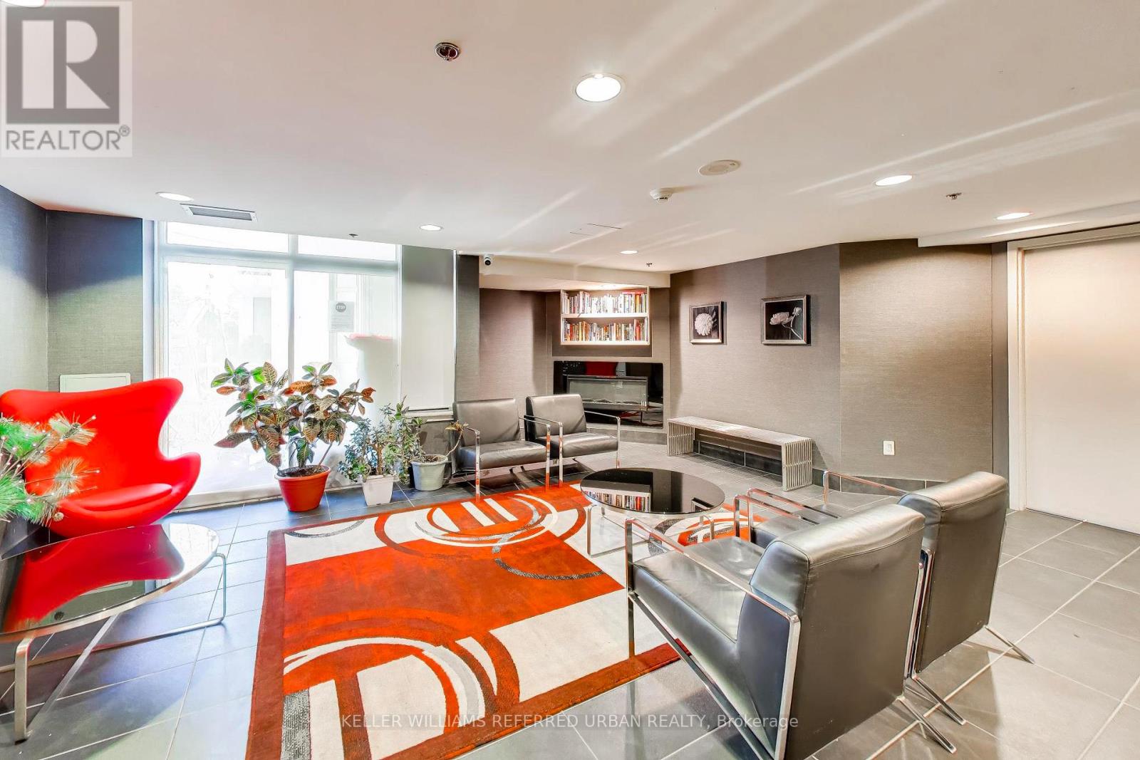 #815 812 LANSDOWNE AVENUE - 19