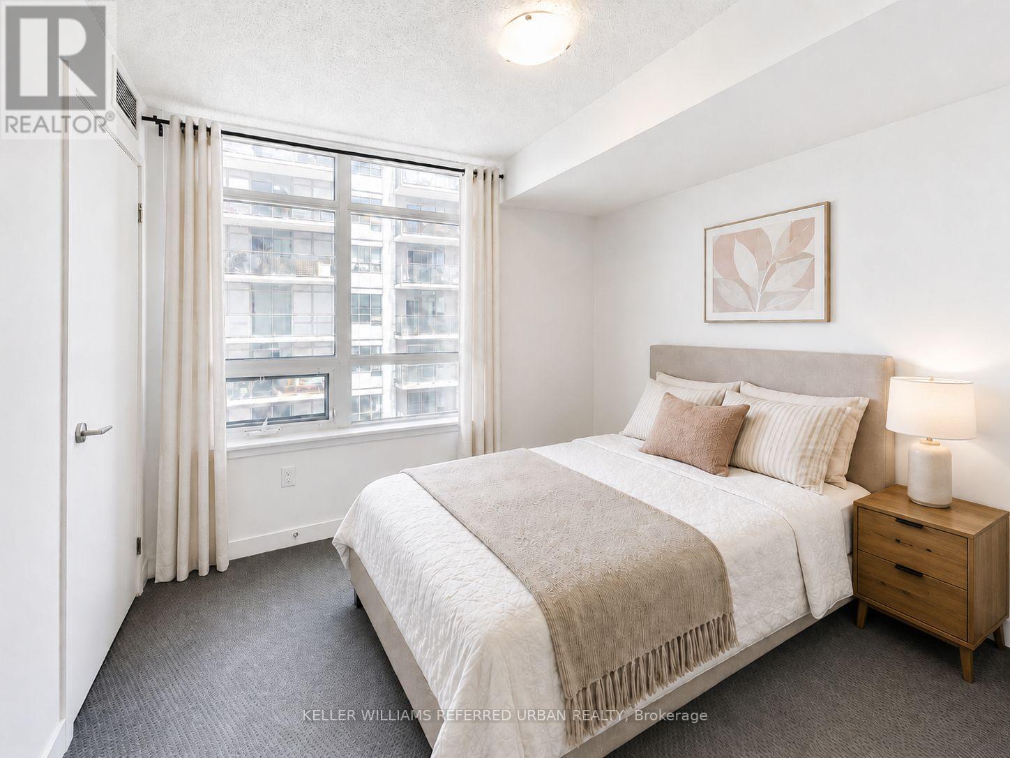 #815 812 LANSDOWNE AVENUE - 9