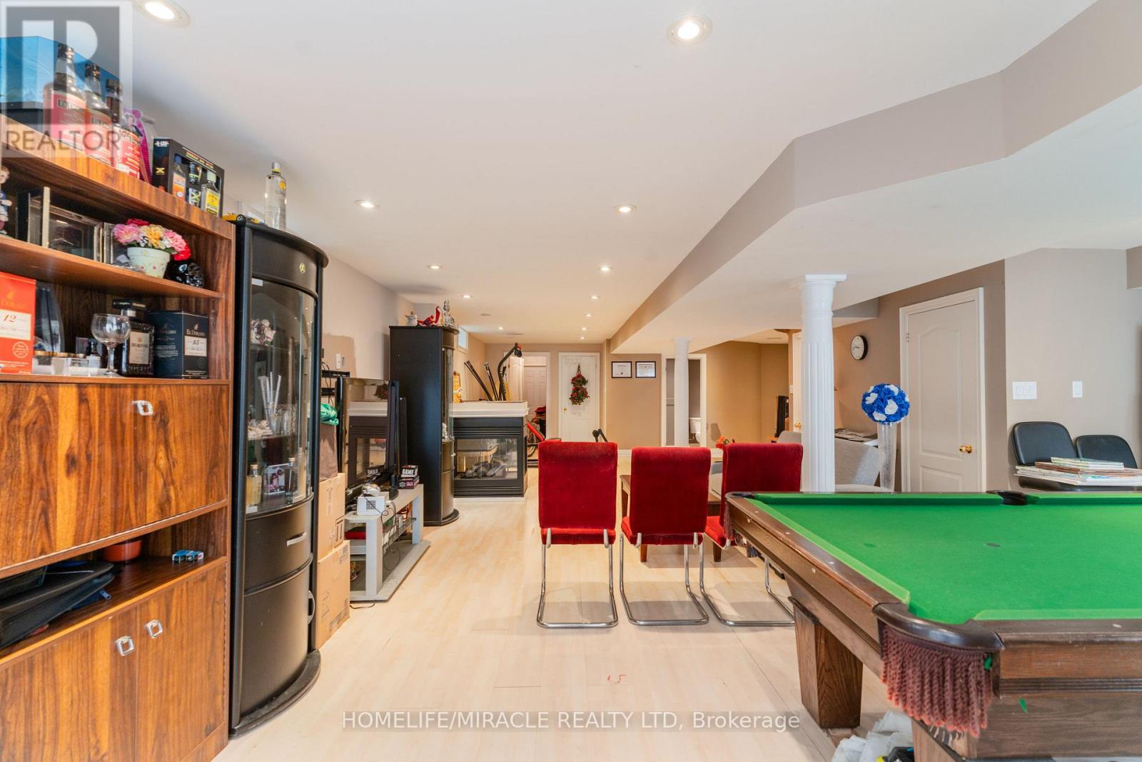 31 WATER GARDEN LANE - 32