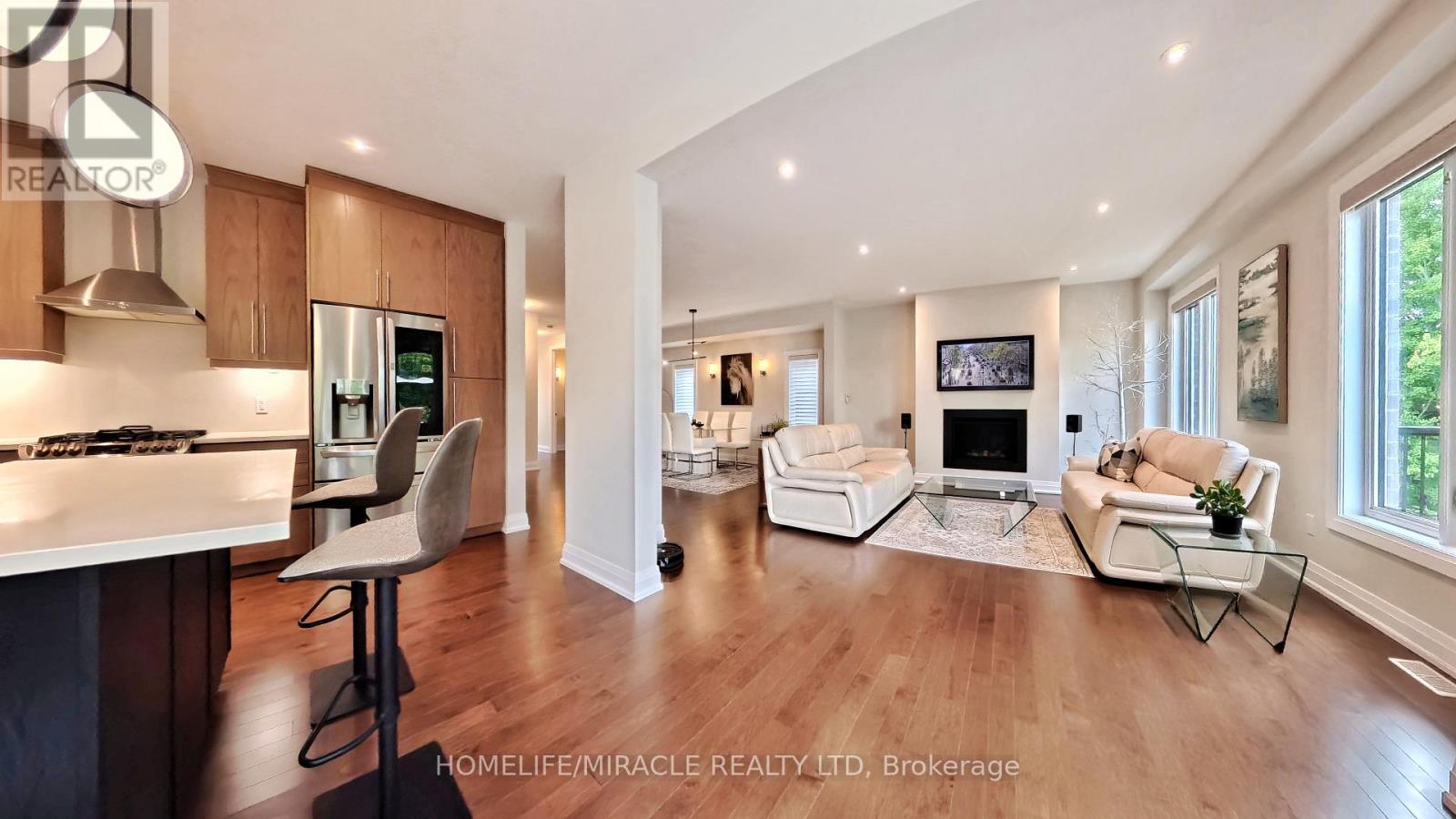 63 IAN ORMSTON DRIVE - 32