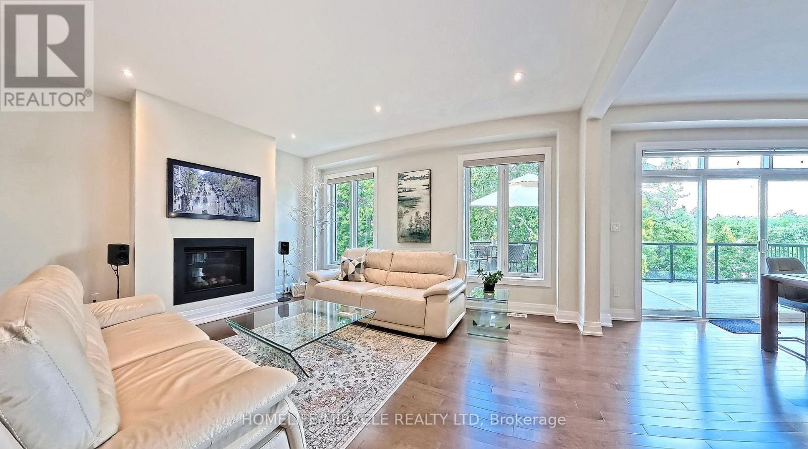 63 IAN ORMSTON DRIVE - 34