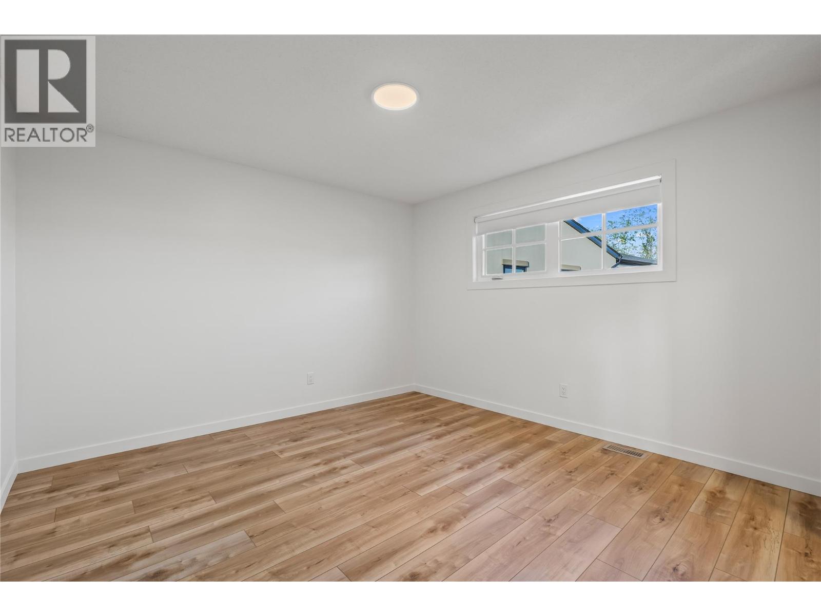 #3 2957 Conlin Court - 26