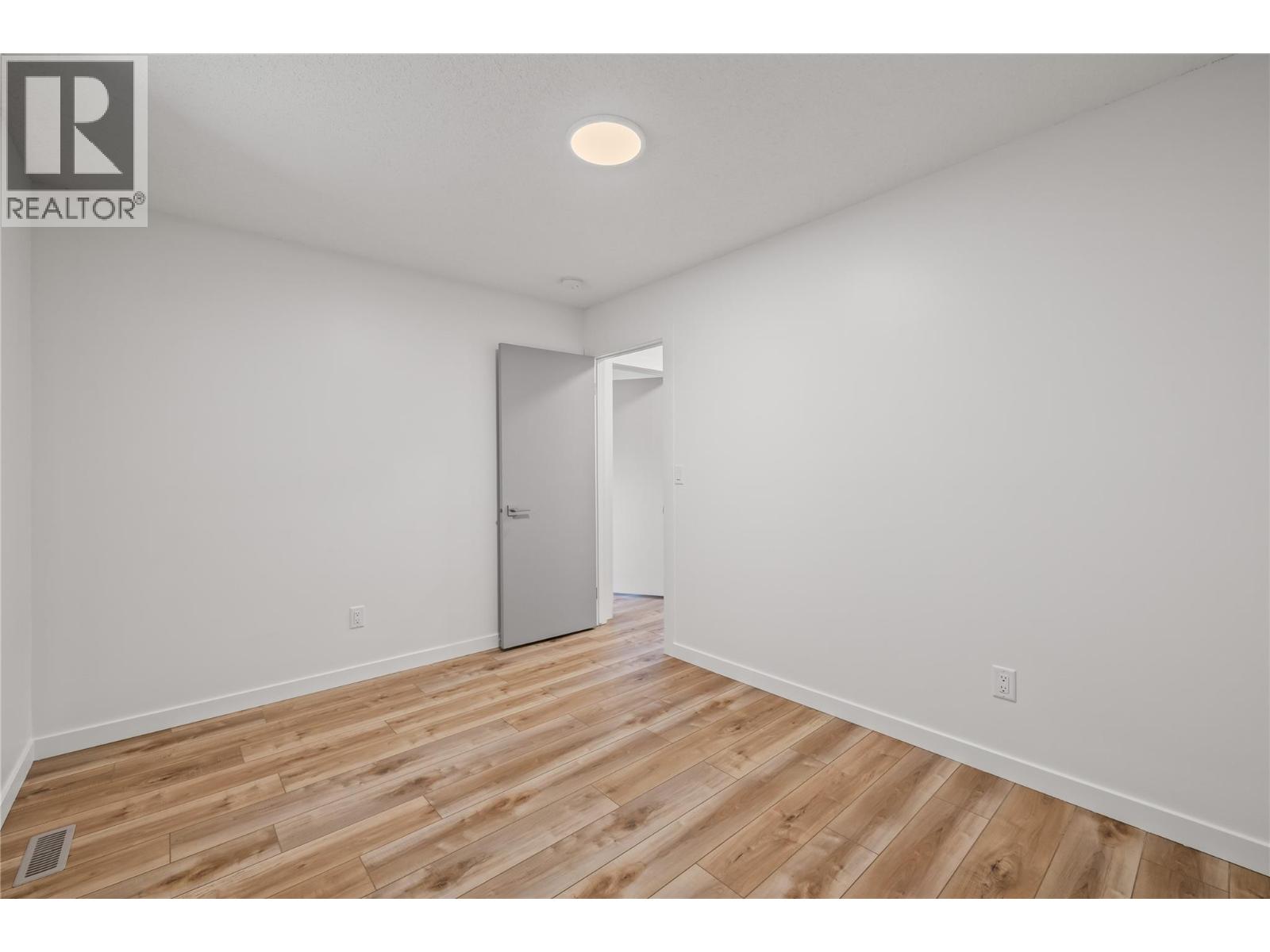 #3 2957 Conlin Court - 32