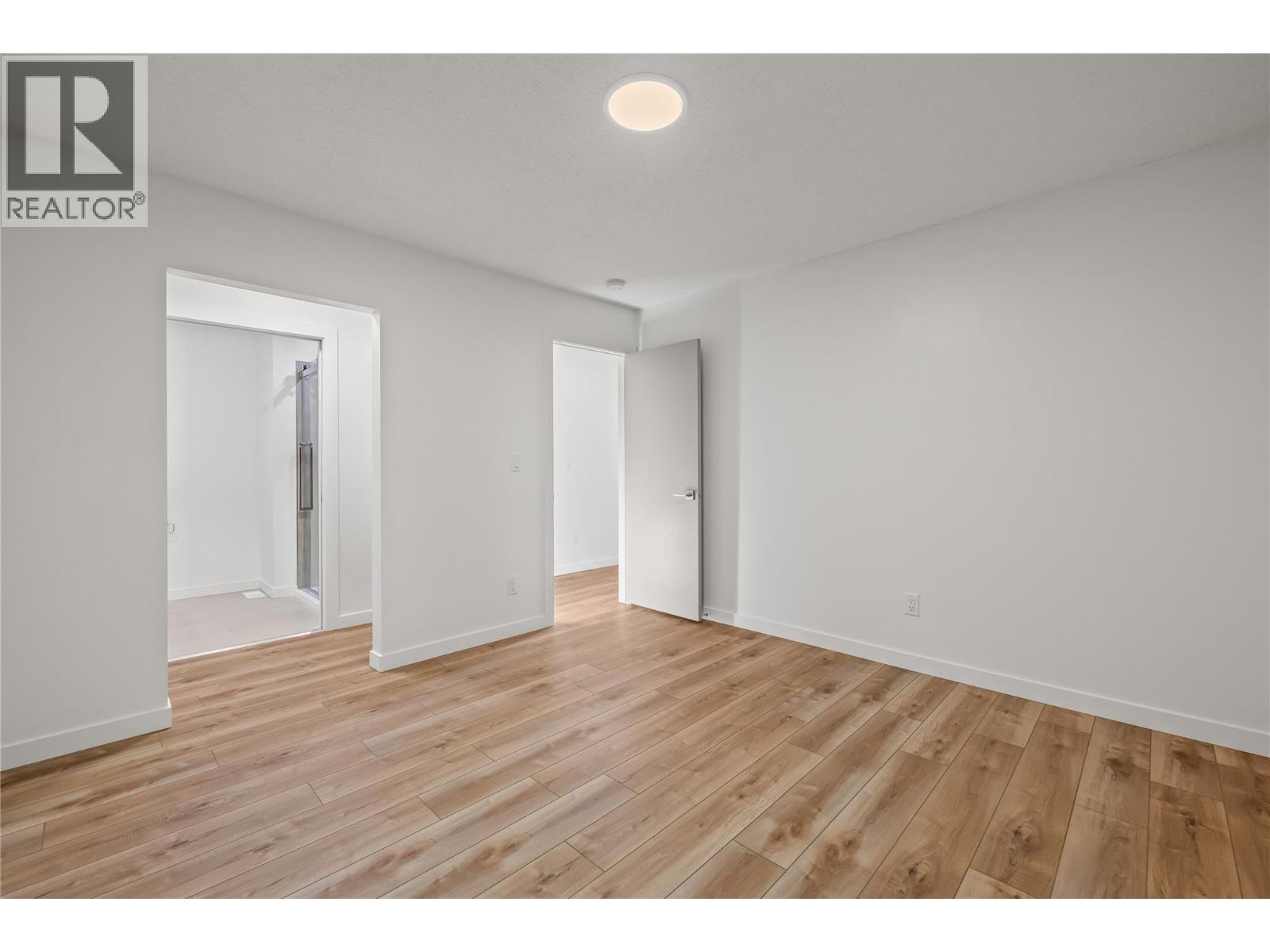 #3 2957 Conlin Court - 27