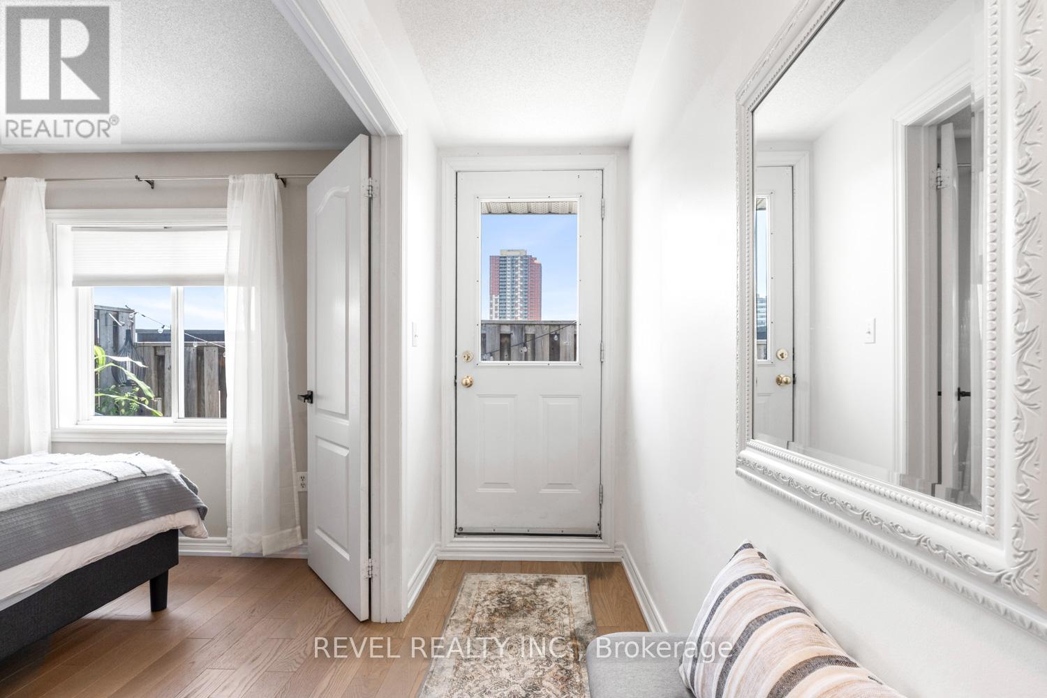 8 GROGAN MEWS - 22