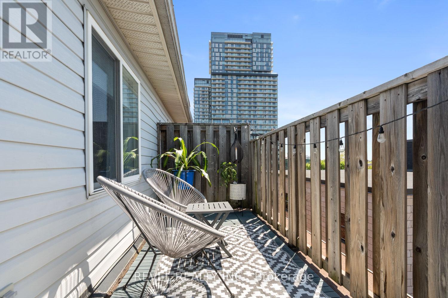 8 GROGAN MEWS - 23