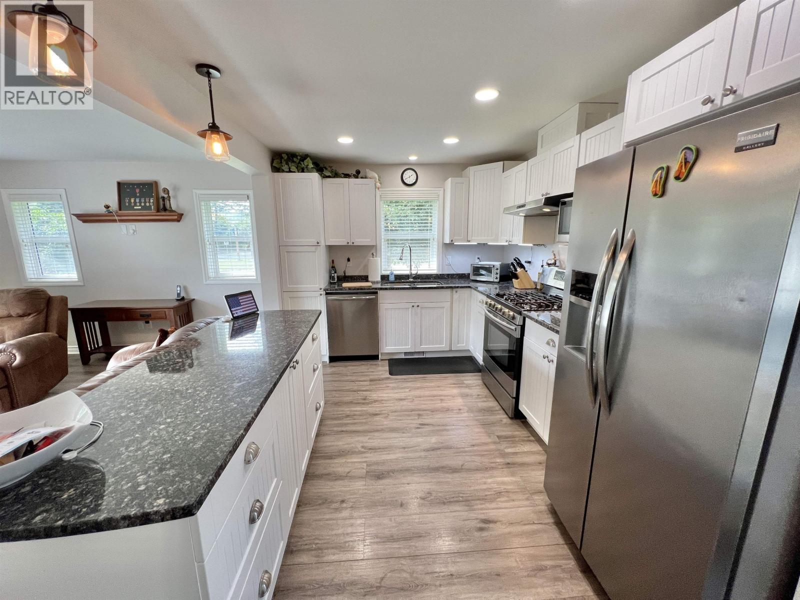 913 JOHNSTON AVENUE - 4