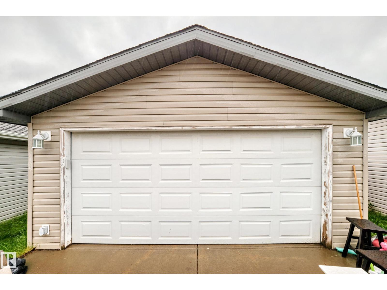 17233 88 ST NW - 47