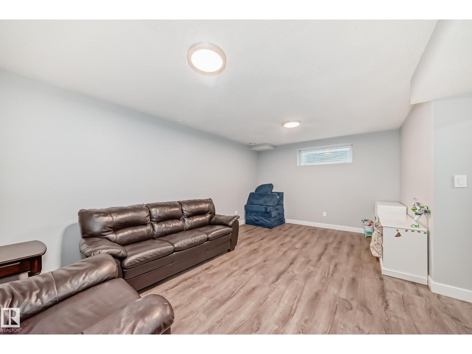 17233 88 ST NW - 42