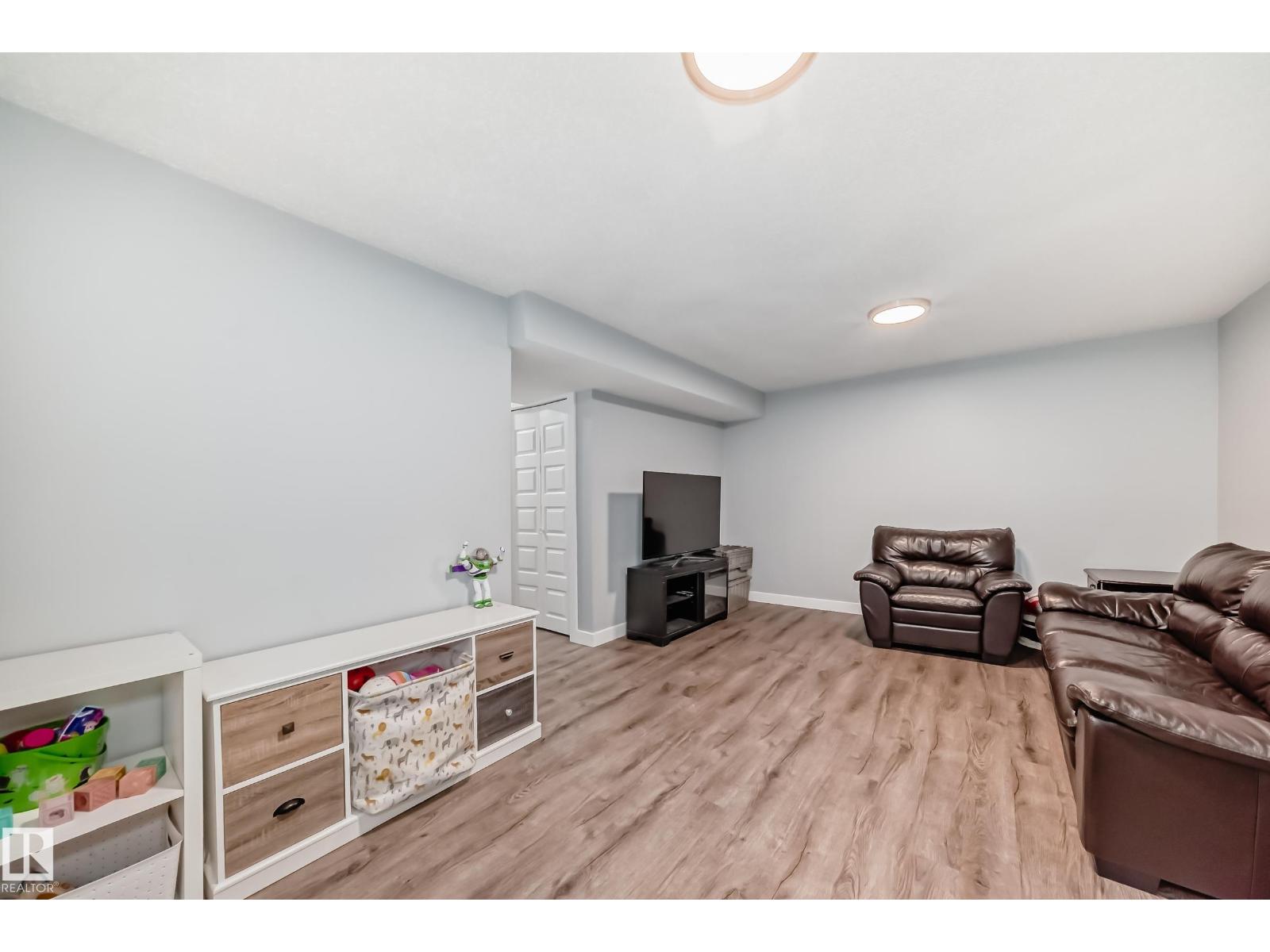 17233 88 ST NW - 40
