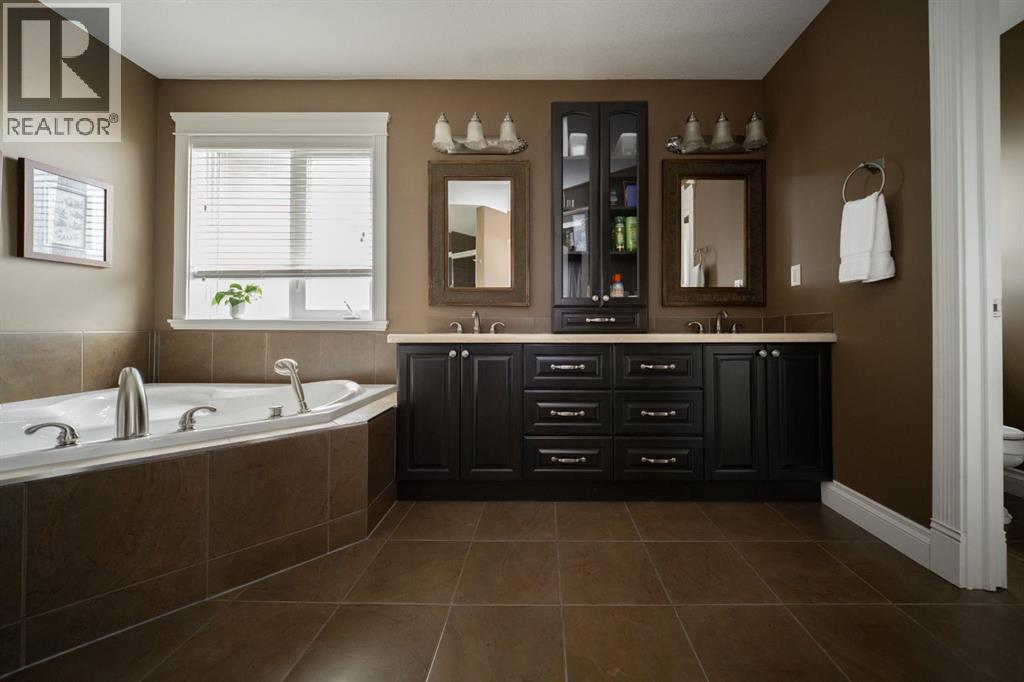 180 Lindstrom Crescent, Fort McMurray