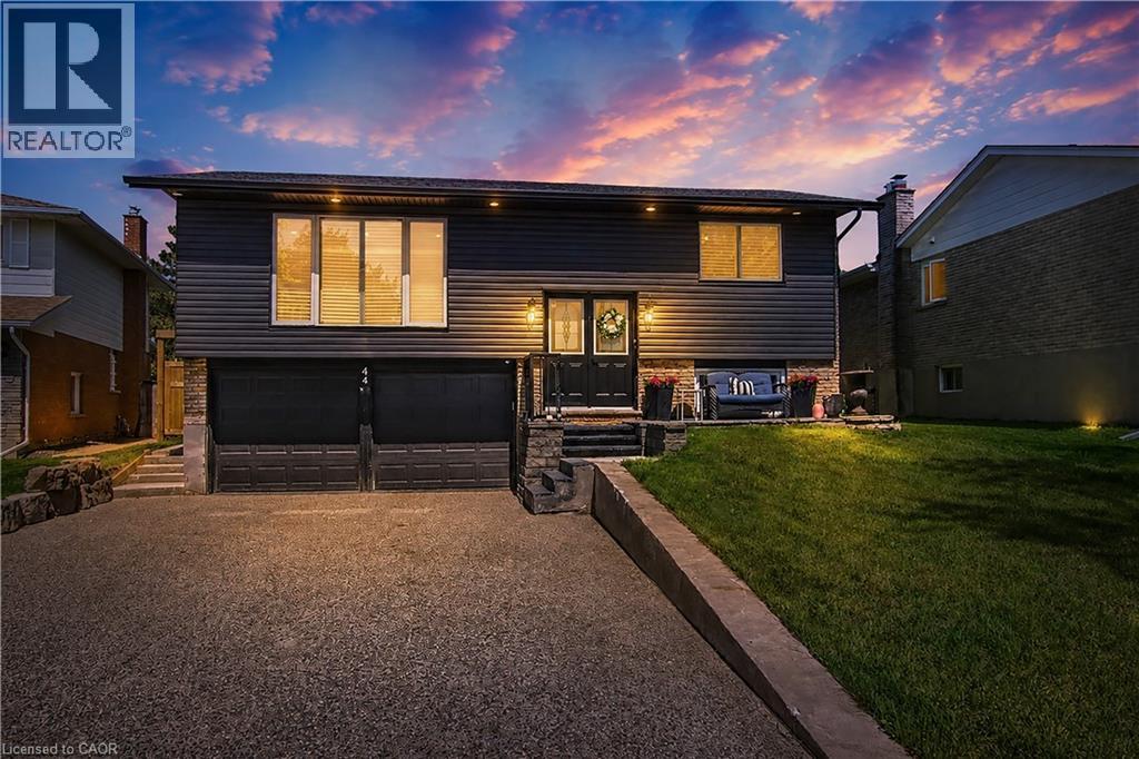 44 OAKHURST Crescent - 2