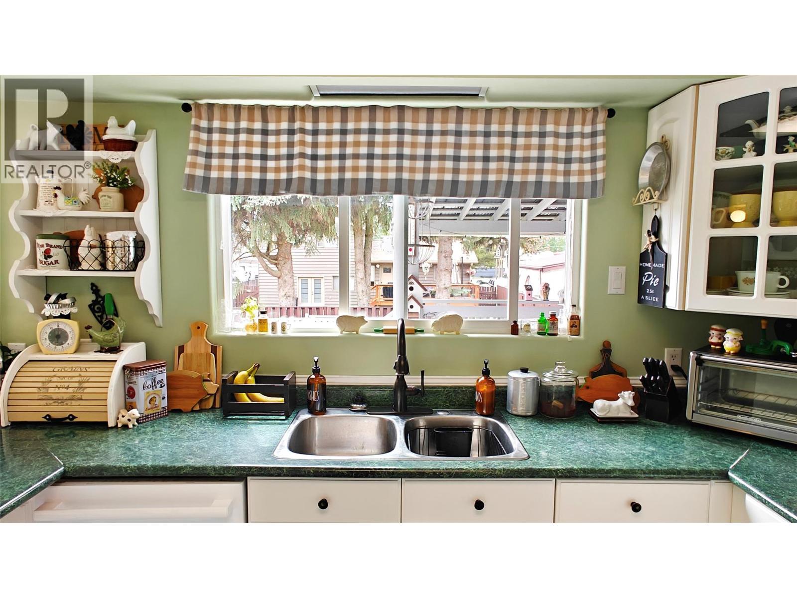 275 10th Avenue - 12