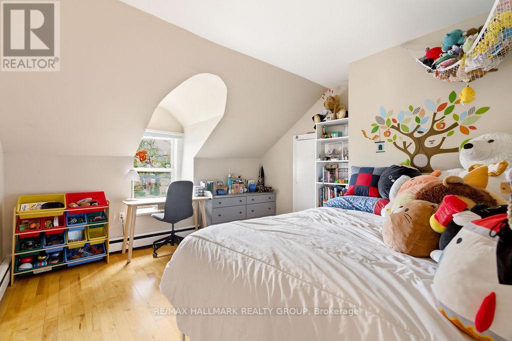 2 Bed, 2 Bath House for Rent in Ottawa – 176 KING EDWARD AVENUE, Ottawa – MLS# X13225210 - Image 2