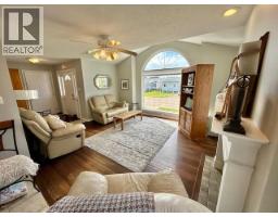 Family room - 5515 W 57 Avenue, Fort Nelson, BC V0C1R0 Photo 11