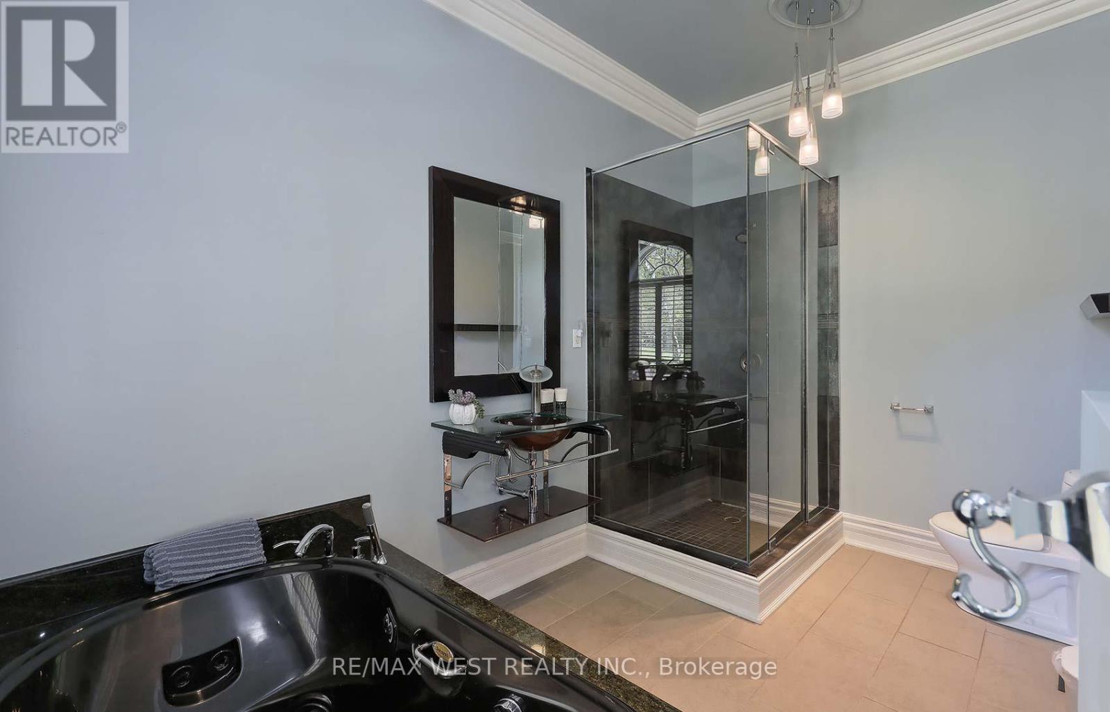 5 HUMBERVIEW DRIVE - 16
